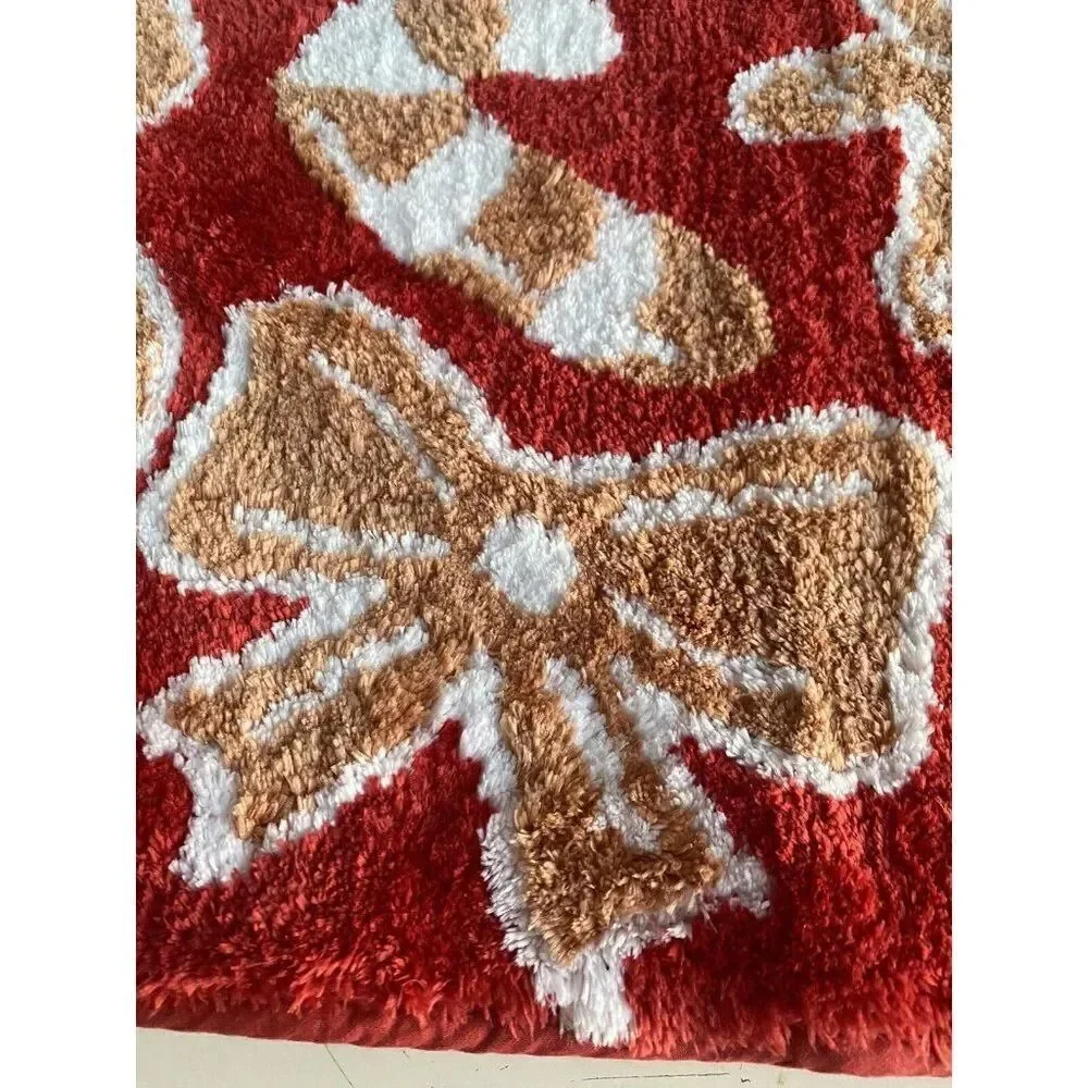 BETSEY JOHNSON Gingerbread Christmas NOVELTY BATH MAT Non Slip 20” X 30”‎ NEW